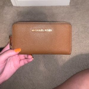 Jet Set Large Large Pebbled Leather Wristlet